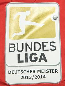 Original match worn Spielertrikot vom FC Bayern München mit der Rückennummer 4. Getragen von Dante am 25.04.2015 im Spiel der Fußball Bundesliga gegen Hertha BSC Berlin. Bayern - Hertha 1:0. Dante ist 13-facher Nationalspieler von Brasilien. Status:AAB. - Bild 5