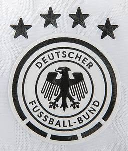 UEFA Euro 2024 match worn football shirt Germany - Original match-worn/issued Germany shirt with the number 17. Worn by Florian Wirtz on June 23, 2024, in a group match against Switzerland at the European Football Championship. Switzerland - Germany 1:1. Status:AAB --Short-sleeved jersey; size M; DFB logo, 4 World Cup stars, and adidas logo rubberized; match details, player name, and number (front and back) rubberized; 'Deutschland' lettering rubberized on the back of the collar; jersey with UEFA Euro 2024 Trophy patch and UEFA Foundation for Children patch; adidas Heat.Rdy. Jersey comes from the collection of a DFB official. Condition: A - Bild 4