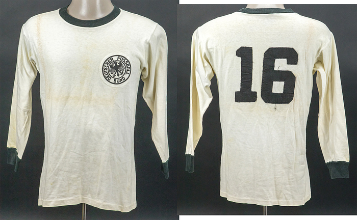 match worn football shirt Germany 1970s - Original match-worn Germany shirt with the number 16. Worn in DFB youth and DFB amateur matches. Erima jersey. Approx. 1972. Status: ACC --Long-sleeved jersey; size M=5/6; DFB logo embroidered and back number sewn on; jersey has signs of wear (stains, yellowed); erima. Condition: B