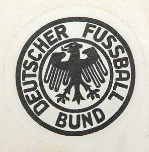 match worn football shirt Germany 1970s - Original match-worn Germany shirt with the number 16. Worn in DFB youth and DFB amateur matches. Erima jersey. Approx. 1972. Status: ACC --Long-sleeved jersey; size M=5/6; DFB logo embroidered and back number sewn on; jersey has signs of wear (stains, yellowed); erima. Condition: B - Bild 4