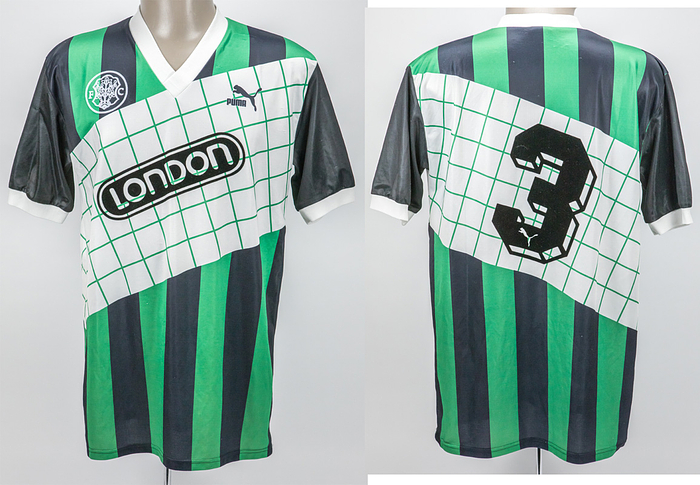 Sorry, no english description is available. ... match worn football shirt FC Homburg 1989/1990 -  Condition: A-.....Trikot kurzarm; Größe ca. L; Vereins-Logo geflockt; Puma-Logo gewebt; Werbeaufdruck 'London' geflockt; Rückennummer geflockt; Trikot hat Gebrauchsspuren (Etikett verwaschen); Puma.