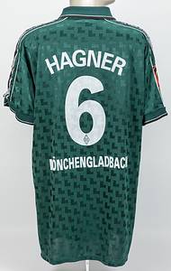 Sorry, no english description is available. ... match worn football shirt Moenchengladbach 1998 -  Condition: A.....Trikot kurzarm; Größe XL; Vereins-Logo aufgenäht; Reebok-Logo und Werbeaufdruck 'Belinea by Maxdata' geflockt; Spielername, Rückennummer und Schriftzug 'Mönchengladbach' geflockt; mit BL Patch; Reebok. Das Trikot kommt direkt aus der Sammlung von Maurizio Gaudino. - Bild 3