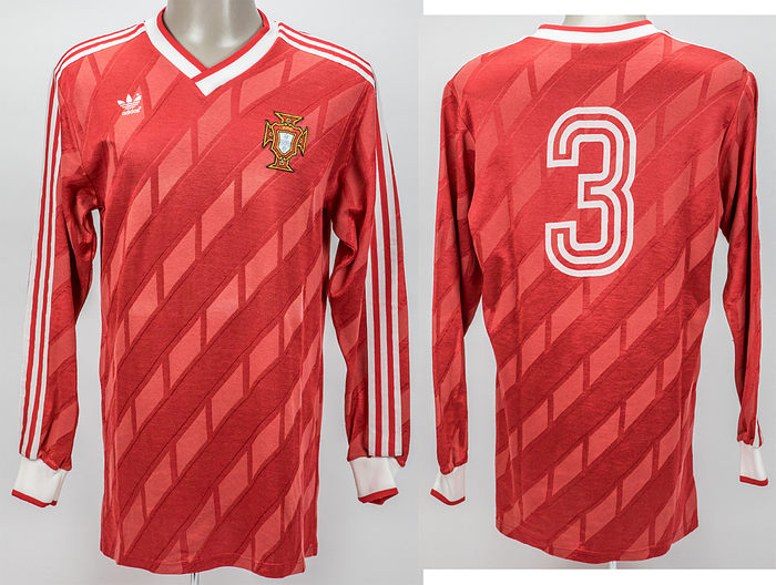 Original match worn Spielertrikot von Portugal mit der Rückennummer 3. Getragen von Antonio Sousa in einem Freundschaftsspiel für die portugisische Fußball Nationalmannschaft in der Saison 1986/1987. Status:ABC.