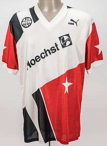 Original match worn Spielertrikot von Eintracht Frankfurt mit der Rückennummer 5. Getragen von Manfred Binz in einem Spiel der Fußball Bundesliga in der Saison 1990/1991. Binz ist Vize-Europameister 1992. Status:ABC. - Bild 2