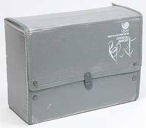 Olympic Games Seoul 1988 Official Report Englisch - Edition. 2 Volumes. 800 pages, 39x28 cm. Decorative silk cover, gold embossed. In original plastic case (case shows signs of use). Condition: A-B - Bild 4