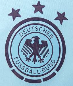 match worn football shirt Germany 2013 - Original match-worn DFB goalkeeper jersey with the number 1. Worn by Manuel Neuer on August 14, 2013, in a friendly against Paraguay. Germany - Paraguay 3:3. Status: AAB --Long-sleeved goalkeeper jersey; size L; rubberized DFB logo, 3 World Cup stars, and adidas logo; rubberized player name and number (front and back); rubberized 'Deutscher Fußball-Bund' lettering on the back of the collar; adidas formotion. Jersey comes from the collection of a former DFB employee. Condition: A - Bild 4