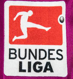 Original match worn Spielertrikot vom FC Schalke 04 mit der Rückennummer 4. Getragen von Benedict Hövedes am 11.02.2012 im Bundesligaspiel gegen Borussia Mönchengladbach. Borussia - Schalke 3:0. Hövedes ist Fußball Weltmeister 2014. Status:AAB. - Bild 6