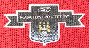 Original match worn / issued Spielertrikot von Manchester City mit der Rückennummer 18. Getragen von Michael 'Tanne' Tarnat in einem Spiel der englischen Premier League in der Saison 2003/2004. Tarnat ist 19-facher Nationalspieler von Deutschland. Trikot mit original Widmung und Signatur von Tarnat auf der Vorderseite. Status:ABB. - Bild 6