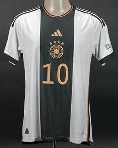 Original match worn (issued Spielertrikot von Deutschland mit der Rückennummer 10. Getragen von Serge Gnabry am 23.09.2022 im Gruppenspiel der Nations League gegen Ungarn. Deutschland - Ungarn 0:1. Status:AAB. - Bild 2