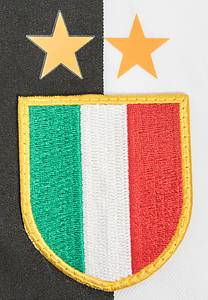 Original match worn / issued Spielertrikot von Juventus Turin mit der Rückennummer 21. Getragen von Lillian Thuram am 01.02.2006 im Viertelfinale der Coppa Italia gegen den AS Rom. Rom - Juve 0:1. Thuram ist 142-facher Nationalspieler von Frankreich. Trikot mit original Autograph von Thuram auf der Rückennummer. Status:AAB. - Bild 5