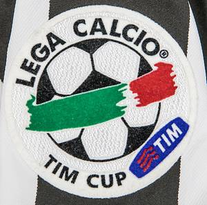 Original match worn / issued Spielertrikot von Juventus Turin mit der Rückennummer 21. Getragen von Lillian Thuram am 01.02.2006 im Viertelfinale der Coppa Italia gegen den AS Rom. Rom - Juve 0:1. Thuram ist 142-facher Nationalspieler von Frankreich. Trikot mit original Autograph von Thuram auf der Rückennummer. Status:AAB. - Bild 6