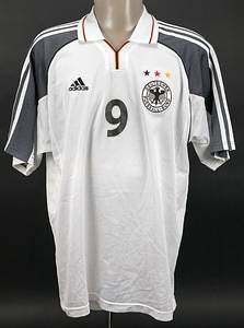 Original match worn Spielertrikot von Deutschland mit der Rückennummer 9. Getragen von Oliver Bierhoff am 07.10.2000 im Qualifikationsspiel zur Fußball Weltmeisterschaft gegen England. England - Deutschland 0:1. Tauschtrikot. Bierhoff ist Fußball Europameister 1996 und Vize-Weltmeister 2002. Status:AAA. - Bild 2
