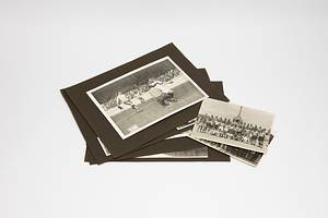 Fotosammlung mit 43 S/W-Fotos von dem deutschen Nationalspieler Wiggerl Hofmann (FC Bayern München) von der Teilnahme des DFB an den Olympischen Spielen 1928 und von den Vorbreitungen der deutschen Natoinalmannschaft auf dieses Turnier. 18 S/W-Pressefotos 24x18 cm bis 12x9 cm und 25 Privatfotos der Spieler aus Holland von der Freizeitgestaltung der Nationalspieler abseits der Olympischen Spiele Amsterdam 1928, je 8,5x6 cm. - Bild 3