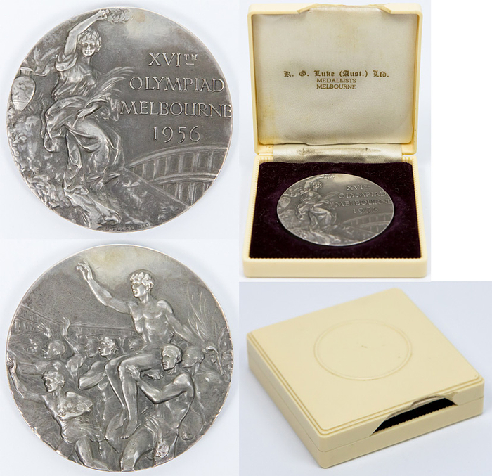 Silbermedaille für einen 2.Platz im Basketball bei den Olympischen Sommerspielen Melbourne 1956 für die UdSSR. Silber, Gewicht: 70 Gramm, 5 cm. In original Kunststoffbox des Herstellers: "K.G.Luke Ltd" 7,5x7,5 x2 cm.