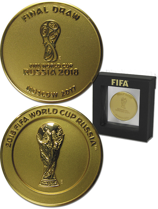 Participation Medal: World Cup 2018 - „2018 FIFA World Cup Russia“. Official participation medal for the drawing  of the 1st round matches/ groups for the Football World Championship 2018 in Russia. Inscribed on rear: „Final Draw Moscow 2017". Bronze, gilded, size 5 cm. In original case with inscription "FIFA". Very rare, very beautiful! Condition: A