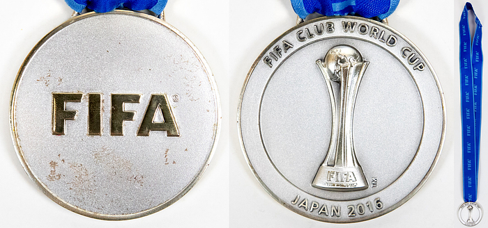 FIFA Club World Cup Japan 2016.  Für den 2.Platz von Kashima Antlers (Japan). Bronze, versilbert, 5 cm mit original Seidenband.