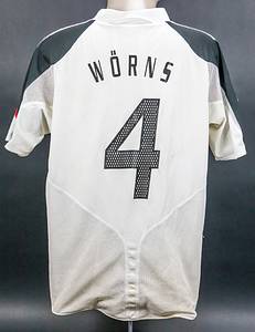 Original match worn Spielertrikot von Deutschland mit der Rückennummer 4. Getragen von Christian Wörns in einem Spiel der Fußball Europameisterschaft 2004 in Portugal. Wörns ist Vize Fußball-Europameister 1992. Mit original Autograph von Wörns auf der Vorderseite. Ungewaschen!!! Status:AAC. - Bild 3