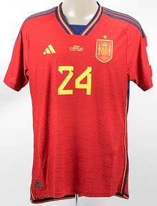Original match worn / issued Spielertrikot von Spanien mit der Rückennummer 24. Getragen von Aymeric Laporte am 27.11.2022 im Gruppenspiel der Fußball Weltmeisterschaft gegen Deutschland. Spanien - Deutschland 1:1. Laporte ist UEFA Nations- Leaguue-Sieger 2023. Status:AAB. - Bild 2
