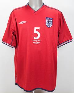 Original match worn ( issued Spielertrikot von England mit der Rückennummer 5. Getragen von Rio Ferdinand am 07.06.2002 im Gruppenspiel der Fußball Weltmeisterschaft gegen Argentinien. Argentinien - England 0:1. Status:AAC. - Bild 2