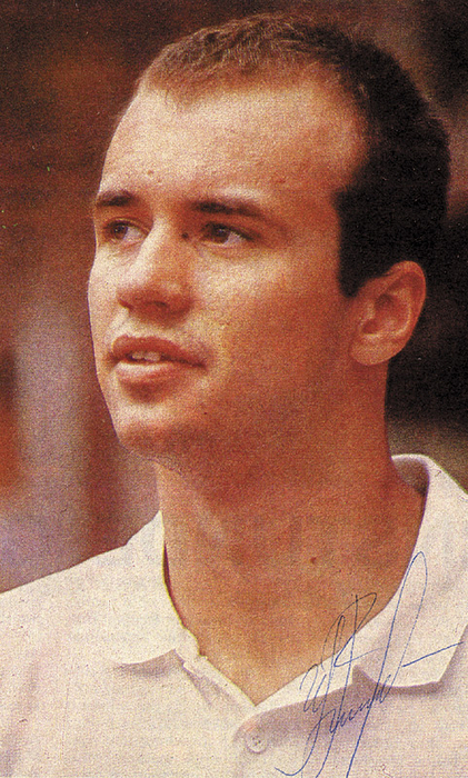 Poljanski,  	Igor  | Farbmagazinfoto mit original Signatur von  	Igor Poljanski (URS). Goldmedaille über 200 m Rücken und 2x Bronze über 100 m Rücken + 4x100 m Lagen bei den Olympischen Spielen 1988 im Schwimmen, 13,5x8,5 cm.