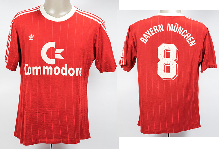 match worn football shirt Bayern Munich 1988/1989 - Original match worn player shirt with number 8. Worn by Stefan Reuter in a game in the 1988/1989 Bundesliga season. : ABB --short sleeve jersey; Size L; adidas logo printed; 'Commodore' flocked advertising imprint; flocked back number and lettering 'Bayern Munich'; Jersey has signs of wear (back number with missing parts, stains); adidas. Jersey comes from the collection of a former Bayern Munich employees Condition: A-
