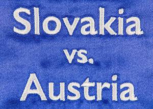Original Tauschwimpel der Fußballnationalmannschaft der Slowakei vom Freundschaftsspiel gegen Österreich mit der aufgestickten Inschrift "International Friendly Match. Slovakia vs Austria. 23rd March 2024 Bratislava". Seidenwimpel mit Seidenfransen. Holzstange mit Holzkugeln, 50x42 cm. Bei diesem Exemplar handelt es sich um den Wimpel den die Mannschaftskapitäne im Mittelkreis vor Spielbeginn getauscht haben. - Bild 3