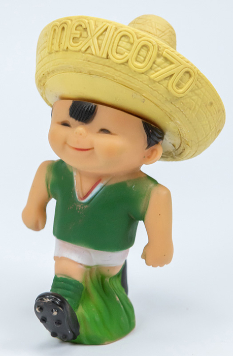 Maskottchen WM 1970  | „Juanito“. Farbige Plastikfigur. Laufend, 16x11cm. Rarität in dieser Variante!.
