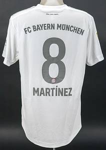 Original match worn Spielertrikot vom FC Bayern München mit der Rückennummer 8. Getragen von Javi Martinez am 18.12.2019 im Spiel der Fußball Bundesliga gegen den SC Freiburg. Freiburg - Bayern 1:3. Martinez ist Fußball Weltmeister 2010 und Europameister 2012. Status:AAB. - Bild 3