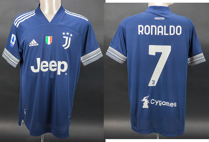 Turin, Juventus - Trikot 2020/2021  | Original match worn / issued Spielertrikot von Juventus Turin mit der Rückennummer 7. Getragen von Cristiano Ronaldo in einem Spiel der Serie A. Ronaldo ist Fußball Europameister 2016 und mehrfacher Weltfußballer. Seltenes Auswärtstrikot. Status:ABC.