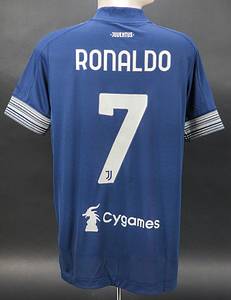 match worn football shirt Juventus Turin 2020/21 - Original match-worn/issued Juventus Turin jersey with the number 7. Worn by Cristiano Ronaldo in a Serie A match. Ronaldo is the 2016 European Football Champion and a multiple World Player of the Year. Rare away jersey. Status: ABC -Away short-sleeved jersey; size 7, rubberized club logo, 3 championship stars, flag and adidas logo; rubberized 'Jeep' advertising print; rubberized player name, back number and 'Cygames' lettering; with 2020-2021 Serie A Tim patch; adidas Heat.Rdy. Condition: A- - Bild 3