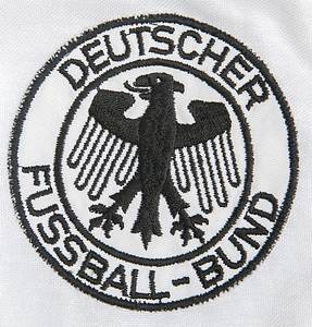 Original match worn DFB Spielertrikot mit der Rückennummer 5. Getragen in einem Freundschaftsspiel für die Deutsche Fußball Nationalmannschaft im Jaht 1980. erima-Trikot Status:ABC. - Bild 4