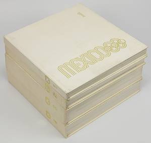 Olympic Games 1968.Official Report. - Official report of the Olympic Games 1968 in Mexico. Four volumes with 2,320 pages and over 1,400 b/w and colour photos. Leather bound, Spanish/German version. Volume consists of four parts. Many colour photos. The most detailed work about the Olympic Games in Mexico 1968. Jackets slightly shopworn. Condition: B - Bild 3