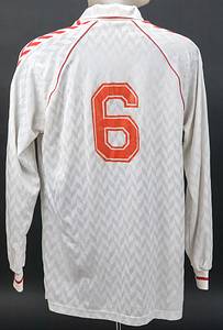 Original match worn Spielertrikot von Norwegen mit der Rückennummer 6. Getragen in einem Freundschaftsspiel für die norwegische Fußball Nationalmannschaft im Jahr 1988. Status:ABC. - Bild 3