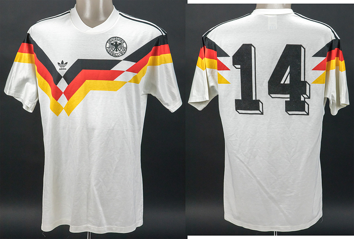 DFB - Trikot 1988 EM  | Original match worn Spielertrikot von Deutschland mit der Rückennummer 14. Getragen von Thomas Berthold am 10.06.1988 im Eröffnungsspiel der Europameisterschaft gegen Italien. Italien - Deutschland 1:1. Berthold ist Fußball Weltmeister 1990 und Vize-Weltmeister 1986. Status:AAA.