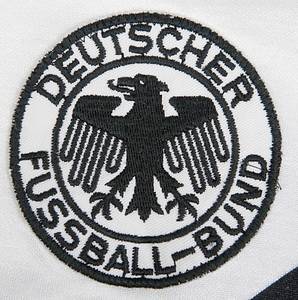 DFB - Trikot 1988 EM  | Original match worn Spielertrikot von Deutschland mit der Rückennummer 14. Getragen von Thomas Berthold am 10.06.1988 im Eröffnungsspiel der Europameisterschaft gegen Italien. Italien - Deutschland 1:1. Berthold ist Fußball Weltmeister 1990 und Vize-Weltmeister 1986. Status:AAA. - Bild 4