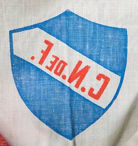 Original match issued Spielertrikot der uruguayischen Spitzenmannschaft Club Nacional de Football (Montevideo) mit der Rückennummer 5 aus der Zeit von 1952 - 1956.  Status:ACA. - Bild 8