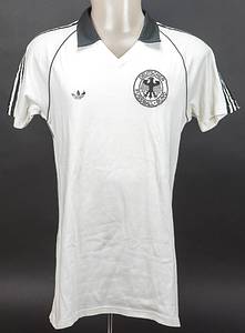 Original match worn / issued Spielertrikot von Deutschland mit der Rückennummer 9. Getragen (vorbereitet) von Horst Hrubesch am 1.1.1981 oder 7.1.1981 bei der Mini-WM Copa de Oro gegen Argentinien oder Brasilien. Hrubesch ist Fußball-Europameister 1980. Status:AAC. - Bild 2