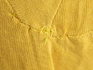 Match worn Footballshirt Borussia Dortmund 1968 - Original match-worn Borussia Dortmund shirt with the number 10 worn by Lothar Emmerich in the Bundesliga season 1968-1970. Status: ABA --Photo of this jersey in "Steinert - The Borussia Dortmund Jersey History" (page 34). Yellow short-sleeved cotton jersey with a V-neck and black and yellow trim. Sleeves with black and yellow cuffs. Size 6, manufacturer presumably Palme. Sewn-on linen back number, black color slightly faded. Jerseys from this era were used several times and have all been washed. Several stitched repairs. --Jersey comes directly from the Werner Weist collection (1949-2019) - Borussia Dortmund 1968 - 1971 (72/34), Werder Bremen 1971-1977 (145/33), Stuttgarter Kickers (1977-1978; 10/1); 3x DFB U-23 1970 + 1971). The buyer receives a certificate of authenticity and confirmation from the Weist family regarding the origin of the items. Condition: B - Bild 5