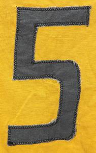 Match worn Footballshirt Borussia Dortmund 1968 - Original match-worn Borussia Dortmund shirt with the number 5, presumably worn by Wolfgang Paul in the 1968-1970 Bundesliga season. Status: ABA shirt shortened! --This jersey has a special history. Around the 1970s/1980s, a member of the Weist family, a Borussia Dortmund fan, wanted to attend a carnival event. For this reason, approximately 20 cm of the jersey was cut off, i.e., shortened, to make it fit better! Still an original BVB player jersey!     --Jersey comes directly from the Werner Weist collection (1949-2019) - Borussia Dortmund 1968 - 1971 (72/34), Werder Bremen 1971-1977 (145/33), Stuttgarter Kickers (1977-1978; 10/1); 3x DFB U-23 1970 + 1971). The buyer receives a certificate of authenticity and confirmation from the Weist family regarding the origin of the items. Condition: C - Bild 4