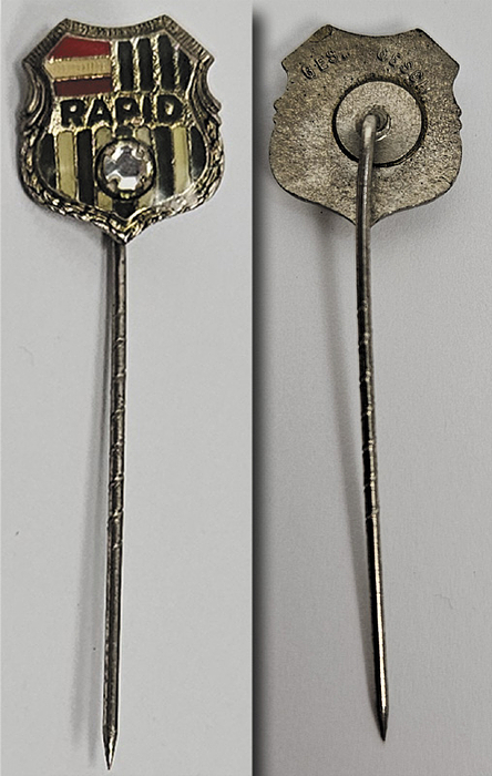 Offizieller Pin von Rapid Wien  mit der Aufschrift "Rapid".  Bronze, versilbert, farbig emailliert mit einem aufgesetztem Sawarovski-Kristall, ca. 1970, 1,3x1,3 cm.
