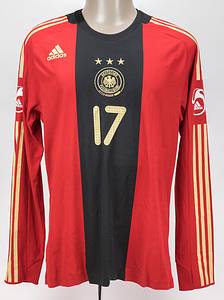 Original match issued Spielertrikot von Deutschland mit der Rückennummer 17. Vorbereitet für Per Mertesacker am 27.05.2008 im Freundschaftsspiel gegen Weissrussland. Deutschland - Belarus 2:2. Mertesacker hat in einem kurzarm-Trikot gespielt und ist Fußball Weltmeister 2014. Status:ABB. - Bild 2