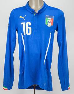 Original match worn / issued Spielertrikot von Italien mit der Rückennummer 16. Getragen von Daniele De Rossi in einem Spiel für die italienische Fußball Nationalmannschaft in der Saison 2014/2015. De Rossi ist Fußball Weltmeister 2006. Status:ABC. - Bild 2