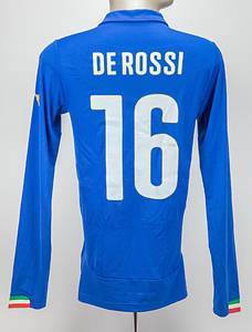 Original match worn / issued Spielertrikot von Italien mit der Rückennummer 16. Getragen von Daniele De Rossi in einem Spiel für die italienische Fußball Nationalmannschaft in der Saison 2014/2015. De Rossi ist Fußball Weltmeister 2006. Status:ABC. - Bild 3