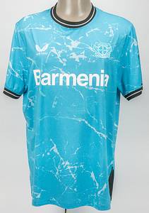 Sorry, no english description is available. ... match worn football shirt Bayer Leverkusen 2024 -  Condition: A.....Trikot kurzarm; Größe XL; Vereins-Logo und Castore-Logo gummiert; Werbeaufdruck 'Barmenia' gummiert; Spielername, Rückennummer und Schriftzug 'Bayer04' gummiert; Schriftzug 'Werkself' auf Kragenrückseite gummiert; Lüftungslöcher gelasert (Laser Holes); mit BL und trive Patch; Castore. Kommt aus der Sammlung eines Mitarbeiters von Bayern Leverkusen. - Bild 2