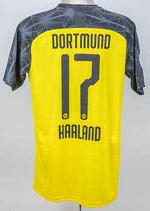 match worn football shirt Borussia Dortmund 2020 - Original match-worn Borussia Dortmund shirt with the number 17. Worn by Erling Haaland on February 4, 2020, in the DFB Cup quarter-final match against SV Werder Bremen. This was Haaland's first appearance in the DFB Cup, and he also scored a goal! Status: AAB --Short-sleeved jersey; size L; gummed club logo, two championship stars, and Puma logos; gummed 'evonik' advertising print, back number, player name, and 'Dortmund' lettering; with DFB Cup trophy patch, Opel logo patch, and 110 years label; Puma DryCell. The jersey comes from a DFB official who was present at the match and took Haald's jersey from the Dortmund locker room after the game. Condition: A - Bild 3