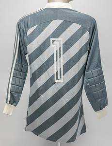 match worn football shirt Rapid Wien 1985 - Original match-worn goalkeeper shirt of SK Rapid Wien with the number 1. Worn by Michael Konsel in an Austrian Bundesliga match during the 1985/1986 season. Konsel played for Rapid from January 1985. Status: ABC --Goalkeeper jersey, long-sleeved, with arm padding; size 7/8; rubberized advertising print; printed adidas logo; flocked back number; jersey has signs of wear (adidas logo slightly faded); adidas. Condition: A- - Bild 3