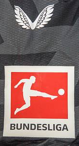 Original match worn Spielertrikot von Bayer 04 Leverkusen mit der Rückennummer 30. Getragen von Jeremy Frimpong in einem Spiel der Fußball Bundesliga in der Saison 2022/2023. Frimpong ist 10-facher Nationalspieler von den Niederlande. Status:ABB. - Bild 6