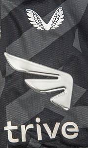 Original match worn Spielertrikot von Bayer 04 Leverkusen mit der Rückennummer 30. Getragen von Jeremy Frimpong in einem Spiel der Fußball Bundesliga in der Saison 2022/2023. Frimpong ist 10-facher Nationalspieler von den Niederlande. Status:ABB. - Bild 7