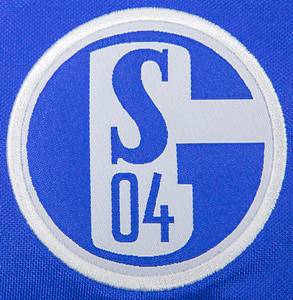 Original match worn / issued Spielertrikot von Schalke 04 mit der Rückennummer 18. Getragen von Rafinha im Spiel der Fußball Bundesliga am 10.12.2005 gegen den FSV Nainz 05. Schalke - Mainz 1:0. Rafinha ist 4-facher Nationalspieler von Brasilien. Status:AAB. - Bild 4