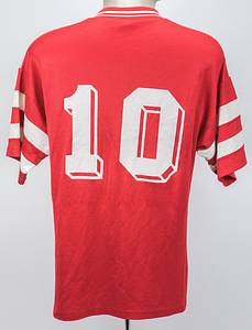 Original match worn Spielertrikot vom 1. FC Kaiserslautern mit der Rückennummer 10. Getragen von Wolfram Wuttke in einem Spiel der Fußball Bundesliga in der Saison 1987/1988. Wuttke ist 4-facher Nationalspieler. Trigema-Trikot. Status:ABD. - Bild 3